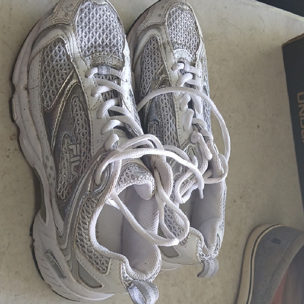 Fila White Athletic Shoes for Performance and Style